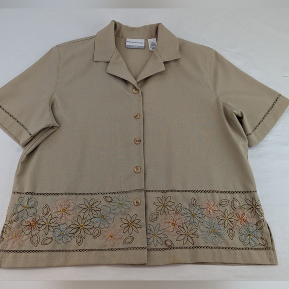 Alfred Dunner Tops - Alfred Dunner Floral stitched button up top with shoulder pads women's size 14P